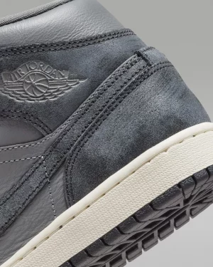 Nike Air Jordan 1 Mid ‘Distressed Smoke Grey’