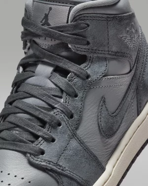 Nike Air Jordan 1 Mid ‘Distressed Smoke Grey’