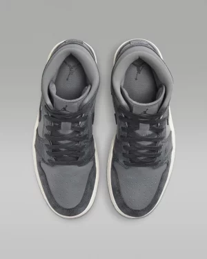 Nike Air Jordan 1 Mid ‘Distressed Smoke Grey’